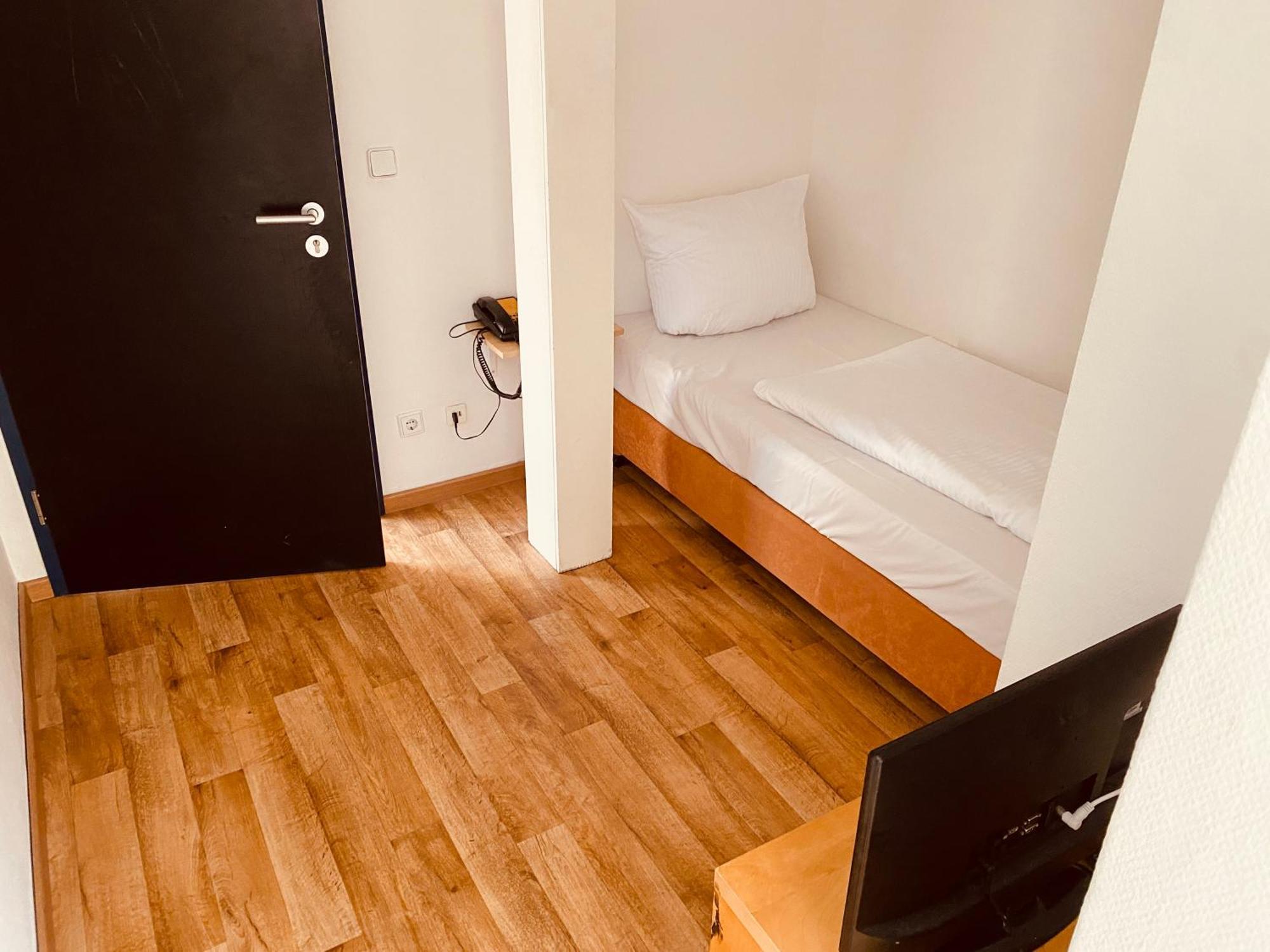 Stay Inn Central Station Франкфурт на Майн Екстериор снимка