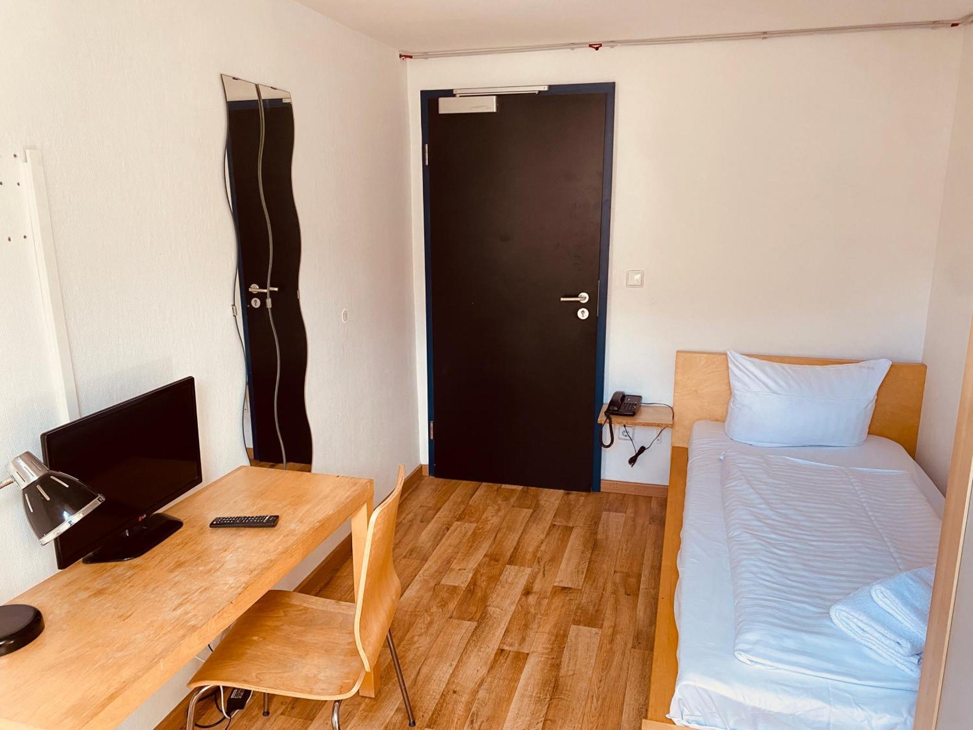 Stay Inn Central Station Франкфурт на Майн Екстериор снимка