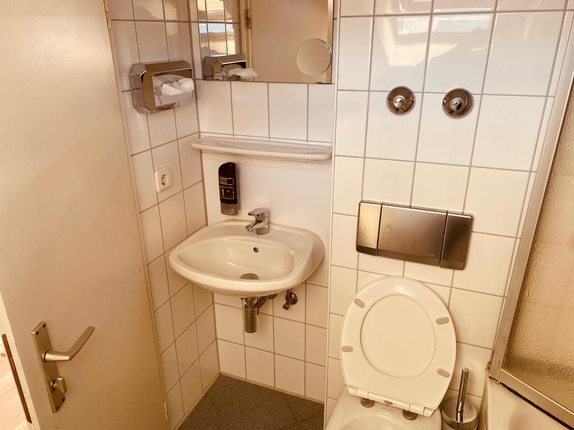 Stay Inn Central Station Франкфурт на Майн Екстериор снимка